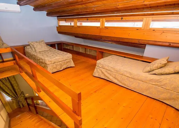 Palazzo Raho تْشيفالو