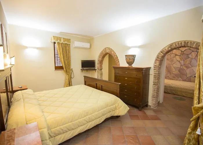 Palazzo Raho تْشيفالو