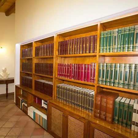 בית הארחה Palazzo Raho צ'פאלו