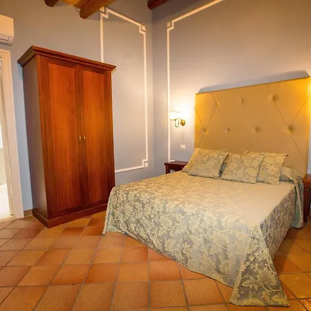 בית הארחה Palazzo Raho צ'פאלו