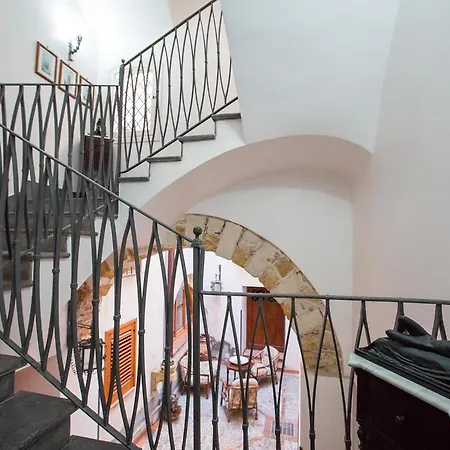 בית הארחה Palazzo Raho צ'פאלו