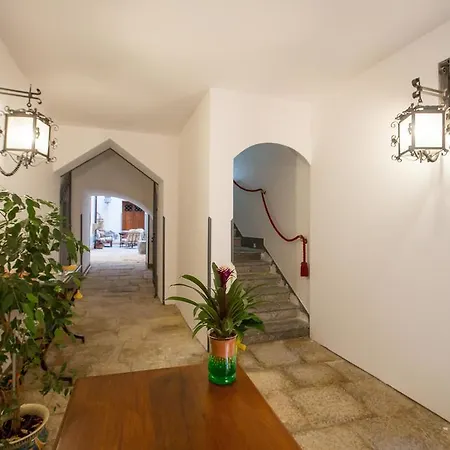 Palazzo Raho 4* צ'פאלו