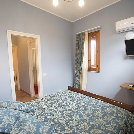 Konukevi Palazzo Raho 4*