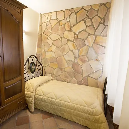 בית הארחה Palazzo Raho צ'פאלו